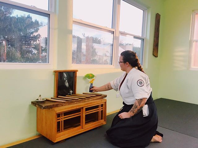 Taking care of the dojo is such an important part of practice — treat it with respect, keep it clean, get flowers for the kamiza. ⁣Do what needs to be done to make it a beautiful and welcoming space for everyone to enjoy.⁣⁣⁣#aikido #aikidoaikikai #bermudaaikikai #martialarts #womaninaikido #aikidowoman #usafdojo #kamiza #osensei #nasturtium ⁣